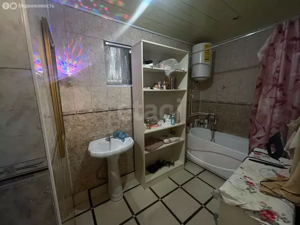 Дом в станица Троицкая, Запрудная улица (200 м) - Фото 1