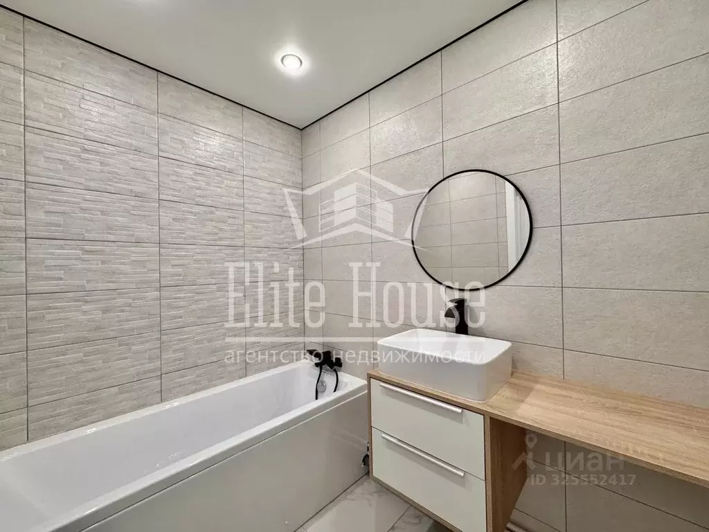 2-к кв. Калужская область, Калуга ул. Минская, 23к1 (64.0 м) - Фото 0