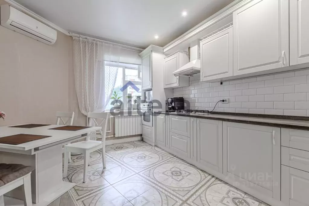 3-к кв. Татарстан, Казань ул. Восстания, 86А (90.5 м) - Фото 0