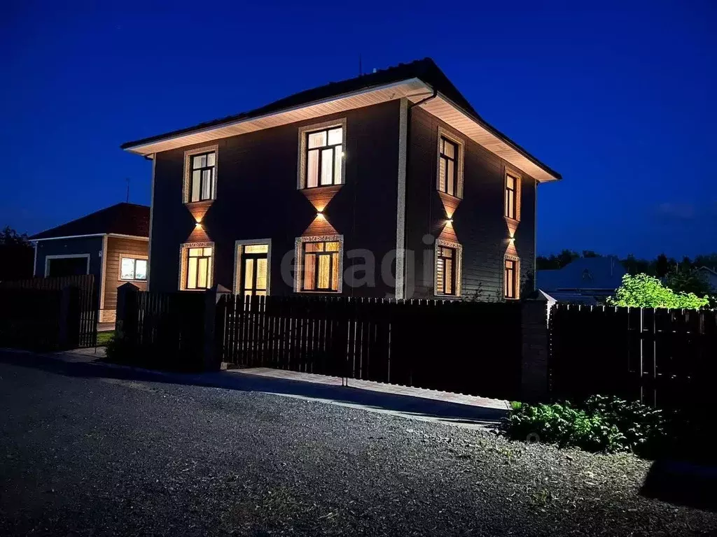 Дом в Омская область, Таврическое рп ул. Сосновый Бор, 11 (254 м) - Фото 0