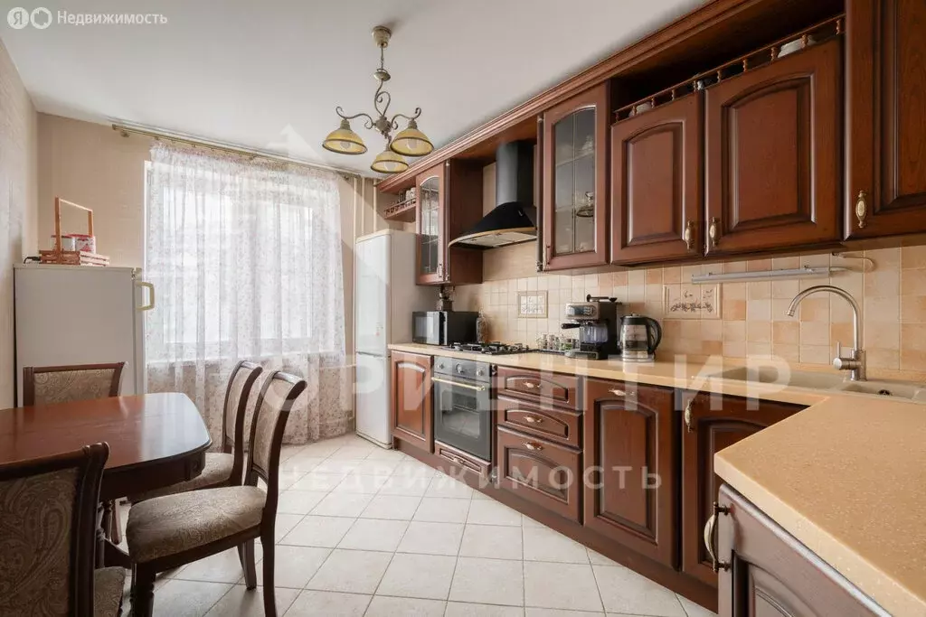 3-комнатная квартира: Екатеринбург, Рощинская улица, 50 (100 м) - Фото 1