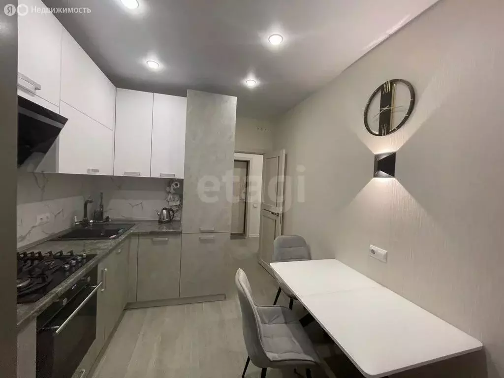 2-комнатная квартира: Симферополь, бульвар Ленина, 12А (50 м) - Фото 0