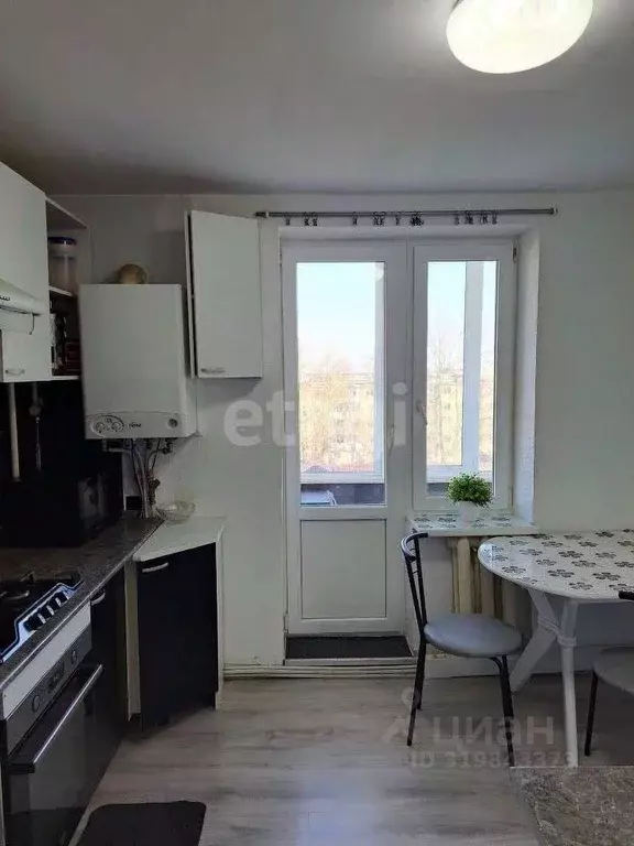 3-к кв. Крым, Красногвардейское пгт ул. 50 лет Октября (70.6 м) - Фото 0