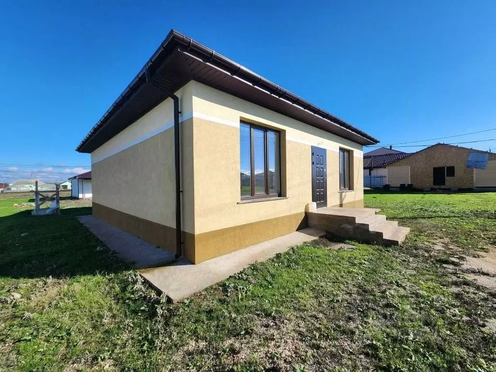 Дом в Крым, Симферопольский район, с. Урожайное  (100 м) - Фото 2