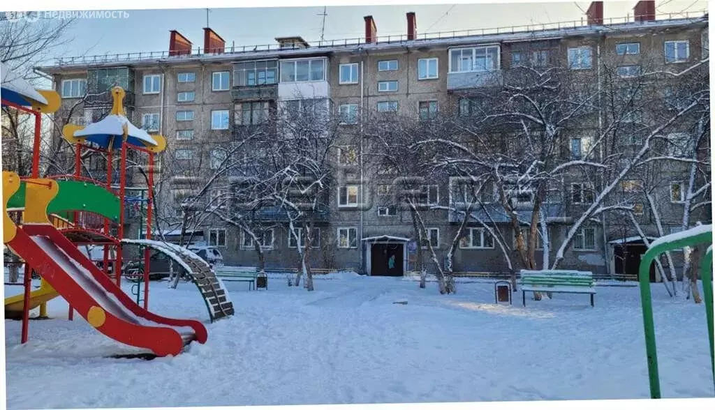 3-комнатная квартира: Красноярск, улица 60 лет Октября, 32 (49 м) - Фото 1