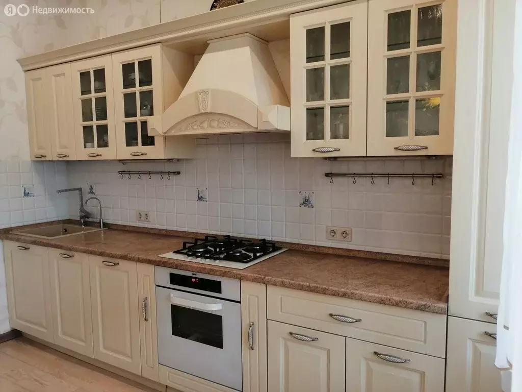 2-комнатная квартира: Омск, улица Булгакова, 1 (58.9 м) - Фото 1