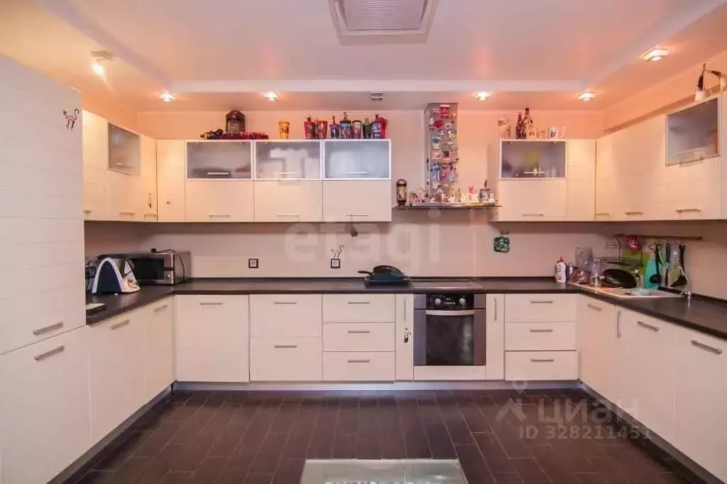 2-к кв. Тюменская область, Тюмень Первомайская ул., 34 (100.0 м) - Фото 0