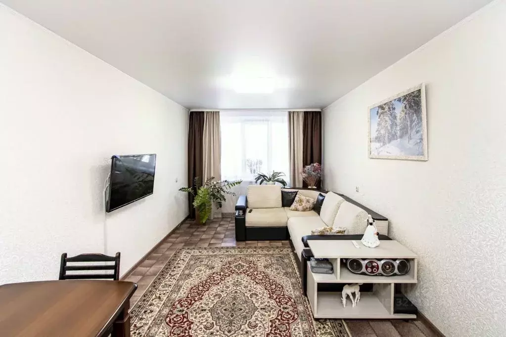 3-к кв. Тюменская область, Тюмень ул. 50 лет ВЛКСМ, 31 (65.2 м) - Фото 1