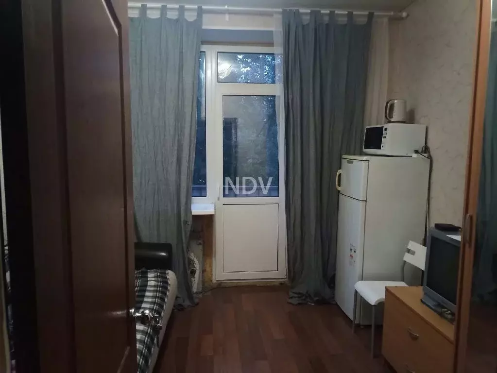 Продается комната в 5-комнатной квартире - Фото 0