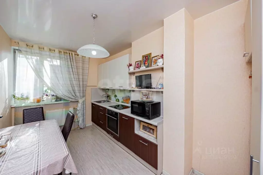 3-к кв. Тюменская область, Тюмень ул. Василия Гольцова, 3 (75.3 м) - Фото 1