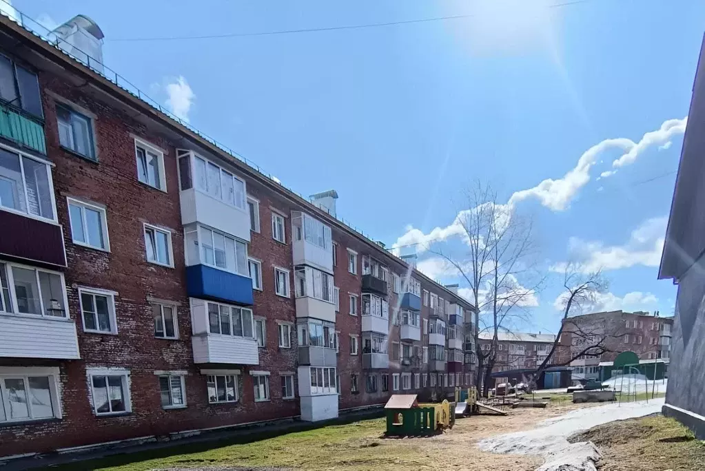 2-к кв. Кемеровская область, Таштагольский район, Шерегешское ... - Фото 0