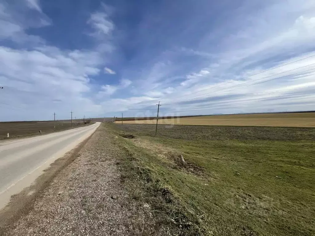 Участок в Крым, Сакский район, Ореховское с/пос, с. Червоное  (32.02 ... - Фото 1