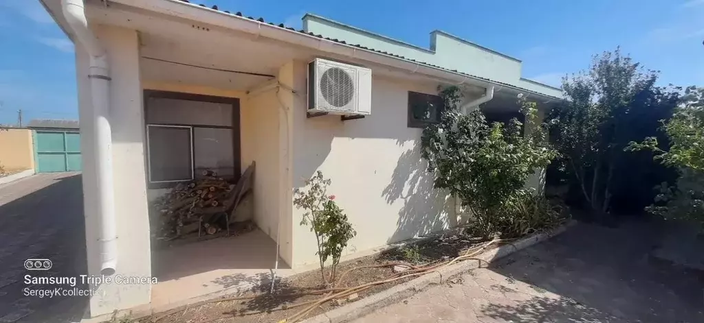 Дом в Крым, Ленинский район, Семисотское с/пос, с. Соляное  (120 м) - Фото 1