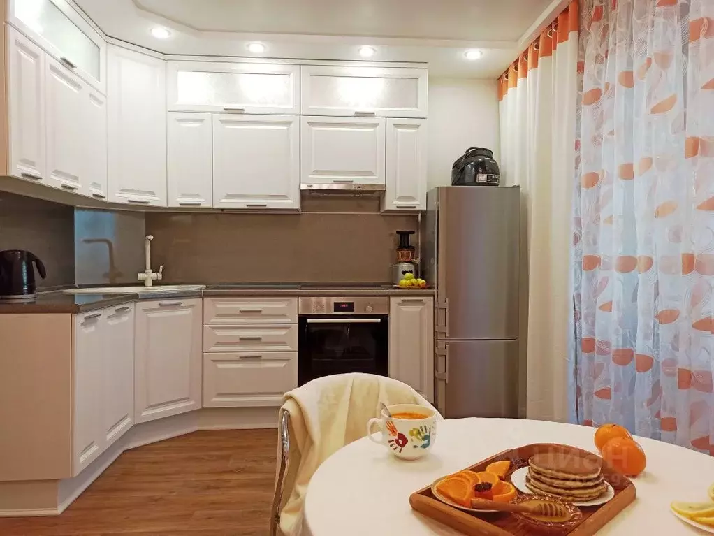 3-к кв. Омская область, Омск ул. Волховстроя, 24 (69.7 м) - Фото 1