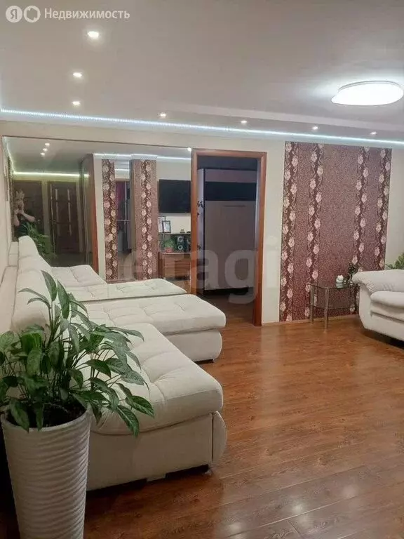 3-комнатная квартира: Челябинск, улица Комарова, 110 (66 м) - Фото 2