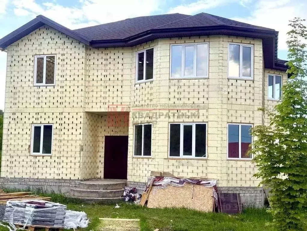 Дом в Белгородская область, Старооскольский городской округ, с. ... - Фото 1