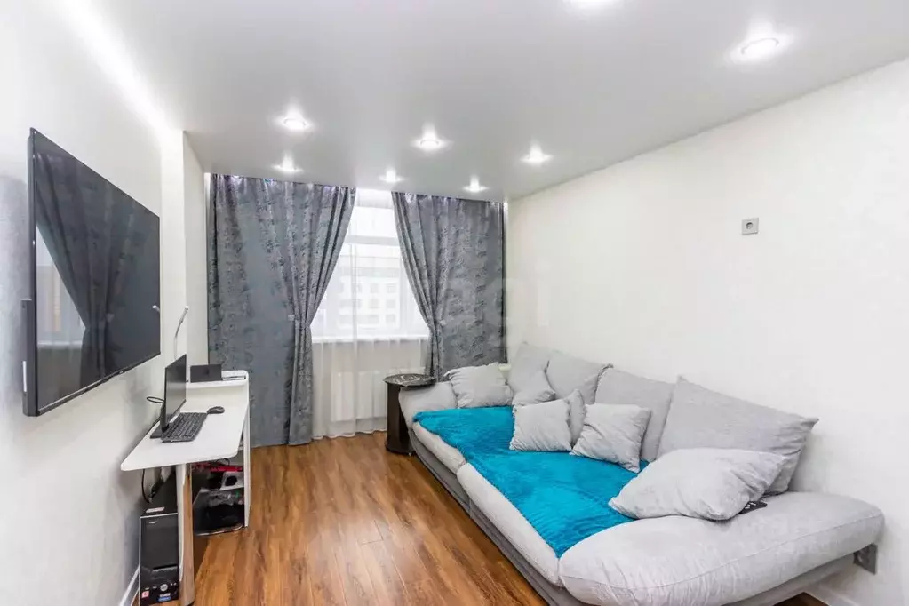 2-к кв. Тюменская область, Тюмень ул. Первооткрывателей, 10 (56.5 м) - Фото 1