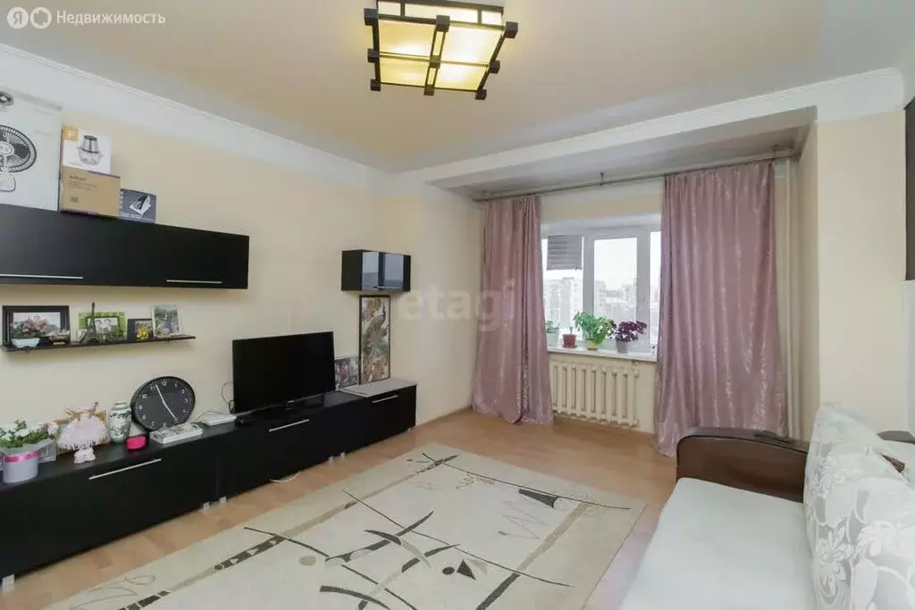 1-комнатная квартира: Тюмень, улица Монтажников, 8 (42.6 м) - Фото 2