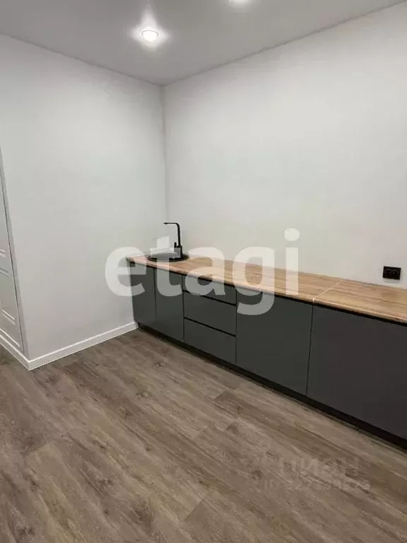 4-к кв. Красноярский край, Красноярск Северо-Енисейская ул., 52 (79.9 ... - Фото 0