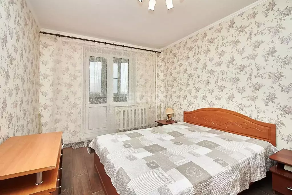 3-к кв. Тюменская область, Тюмень ул. Николая Чаплина, 121 (66.0 м) - Фото 0