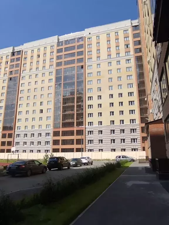 3-к кв. Омская область, Омск ул. А.Н. Кабанова, 2 (80.0 м) - Фото 0