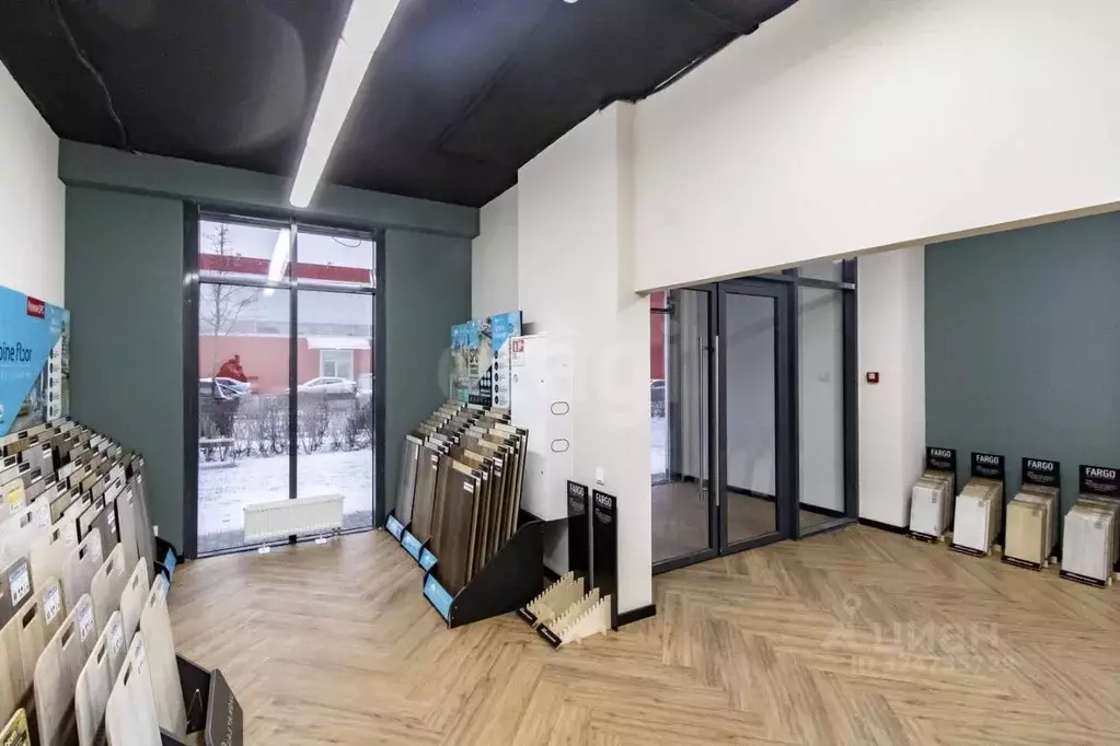 Помещение свободного назначения в Тюменская область, Тюмень ул. 50 лет ... - Фото 1