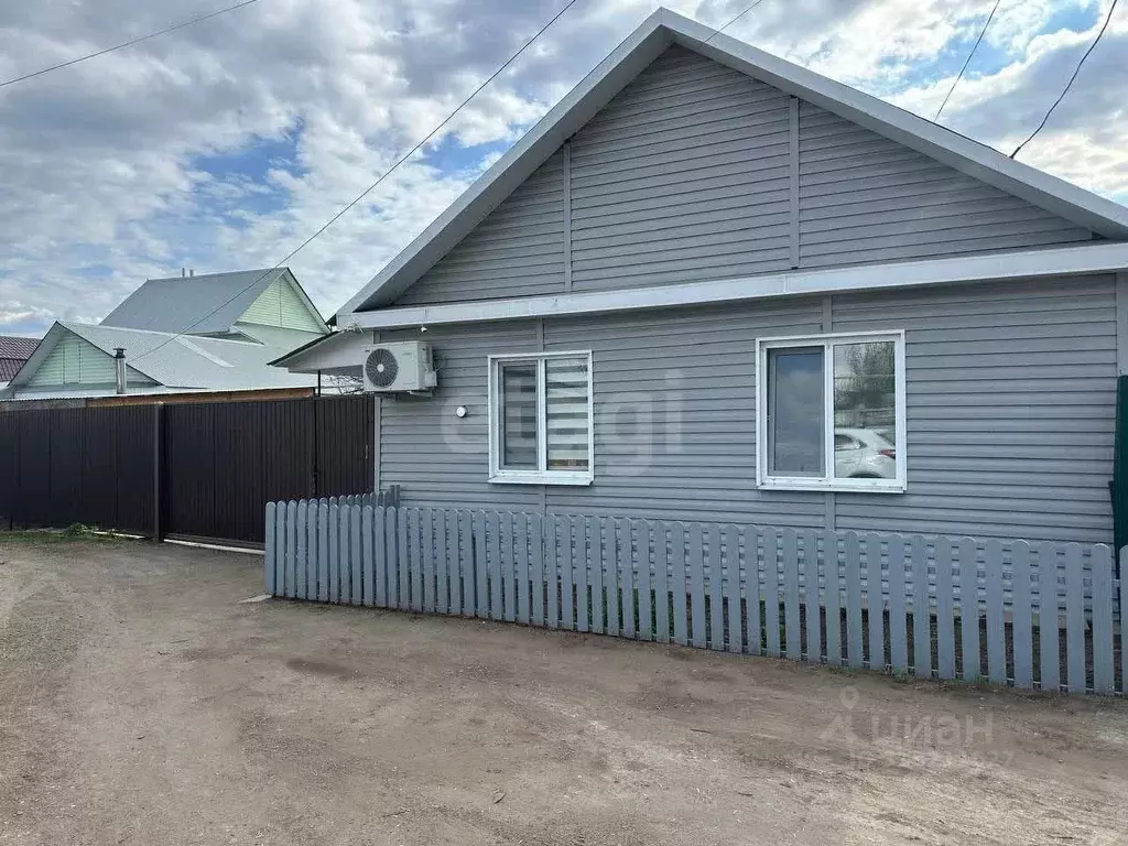 Дом в Оренбургская область, Оренбург ул. Металлистов, 100 (65 м) - Фото 1