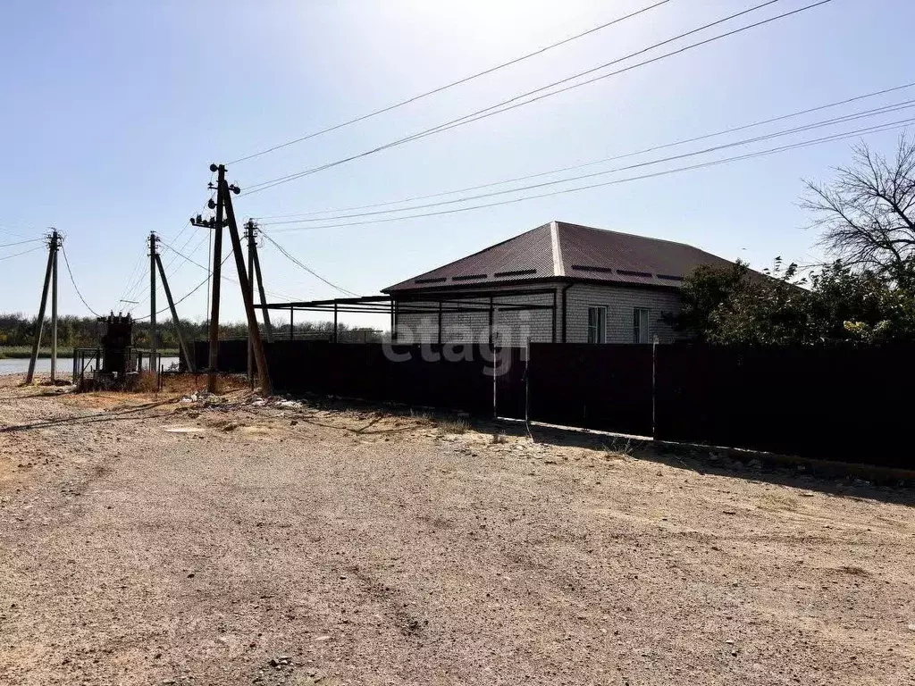 Дом в Астраханская область, Камызякский район, с. Никольское ... - Фото 2