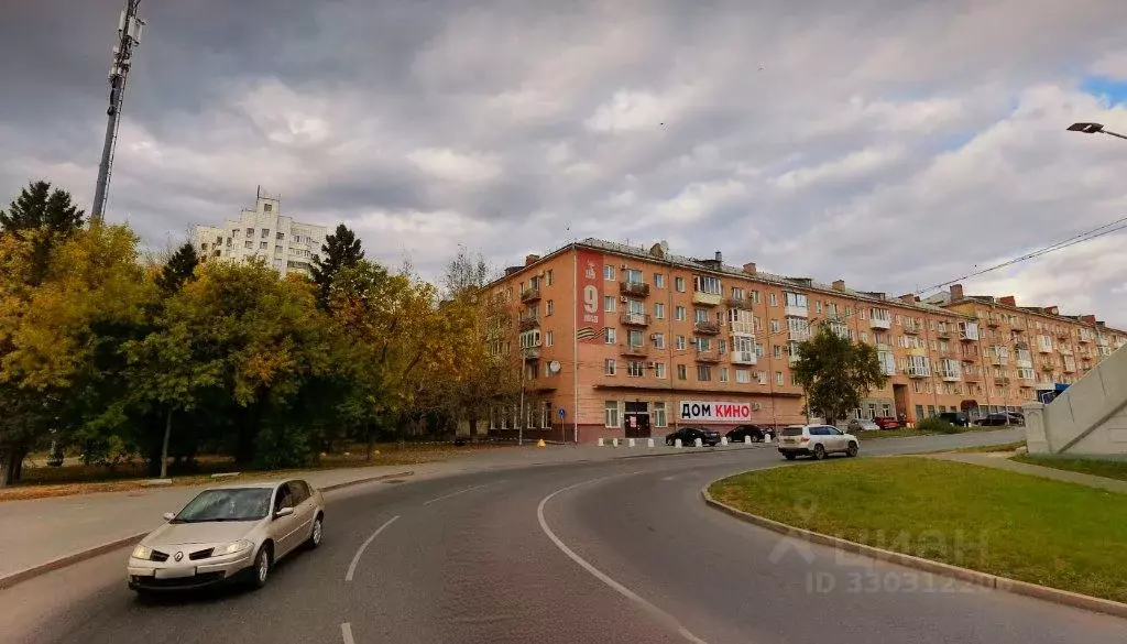 2-к кв. Омская область, Омск Ленинградская пл., 1 (42.4 м) - Фото 2
