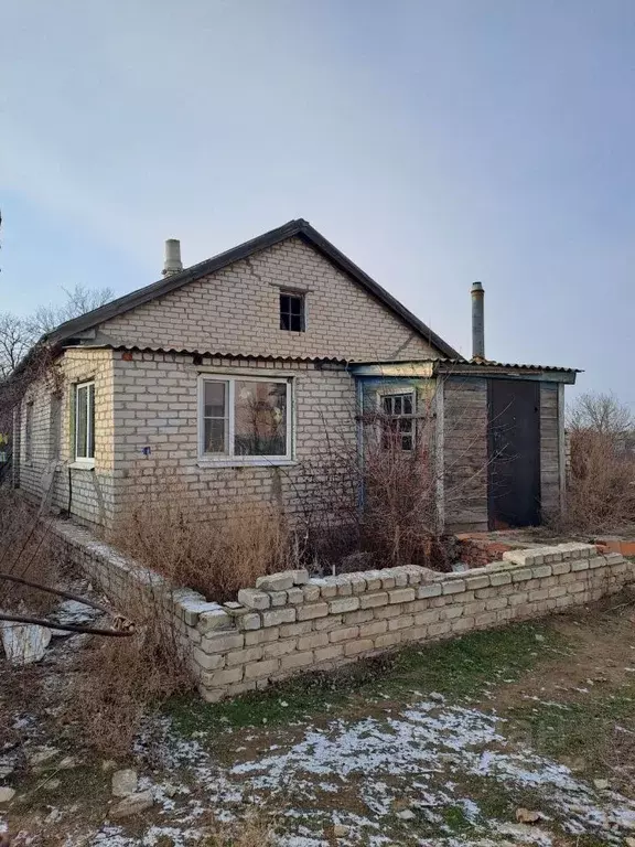 Дом в Волгоградская область, Среднеахтубинский район, Фрунзенское ... - Фото 0