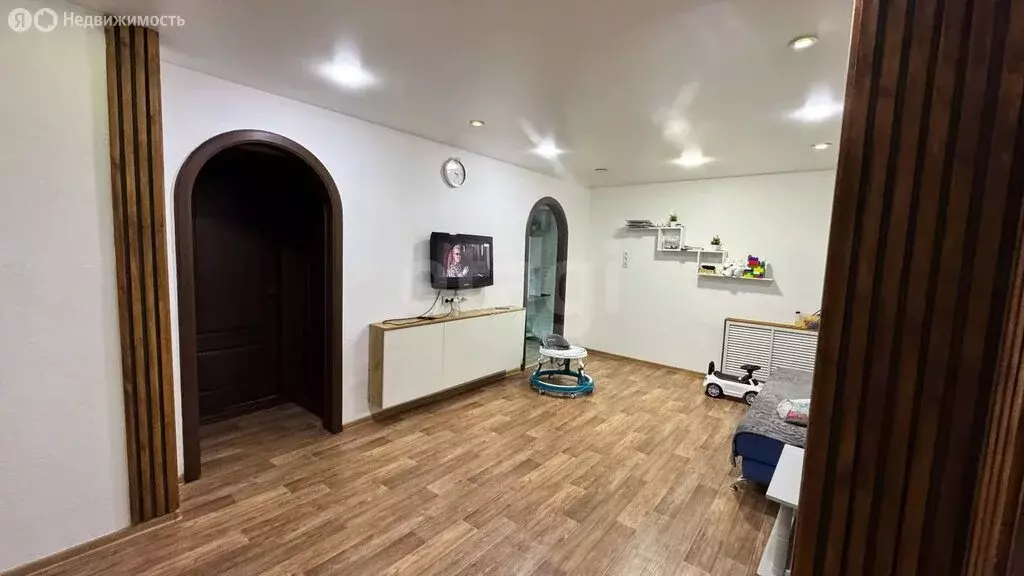 3-комнатная квартира: село Майма, улица Гидростроителей, 17 (69.6 м) - Фото 0