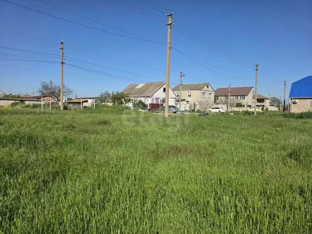Участок в Крым, Ленино пгт ул. Цветочная (7.0 сот.) - Фото 1