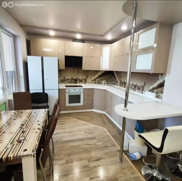 3-комнатная квартира: Каменск-Шахтинский, улица Гагарина (71.3 м) - Фото 1