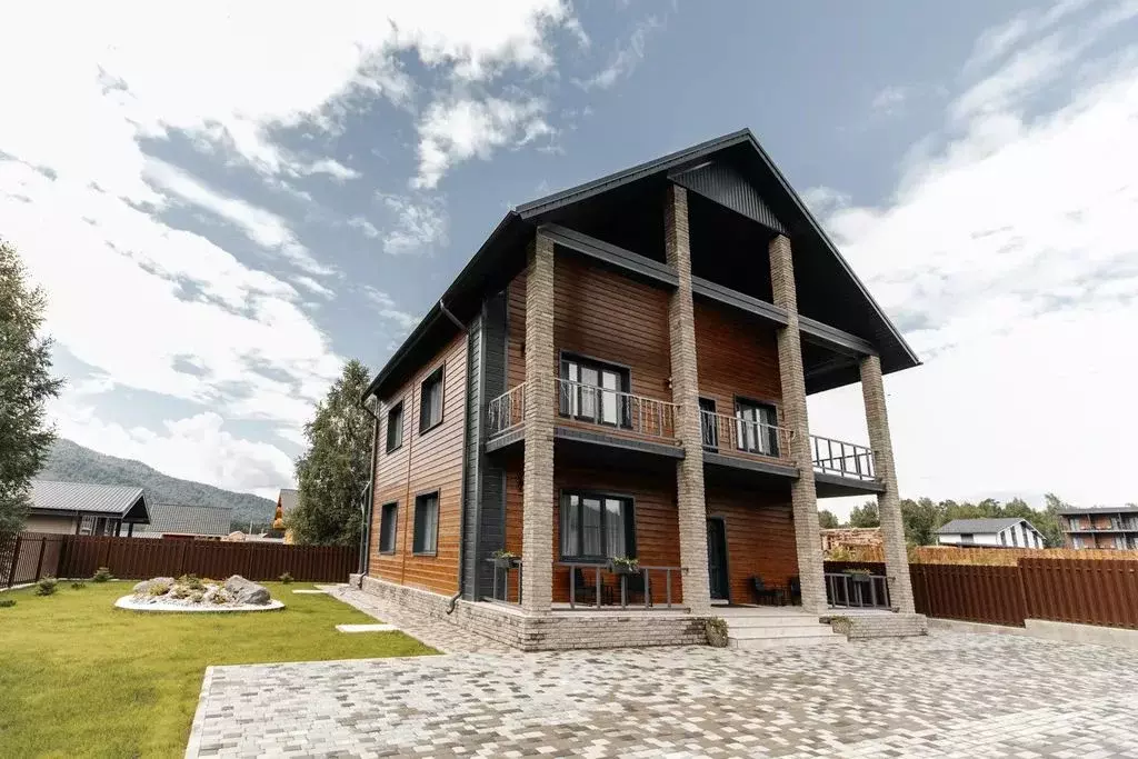 Дом в Алтай, Майминский район, Манжерокское с/пос, с. Озерное ул. ... - Фото 1