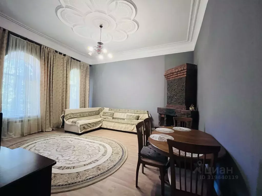 2-к кв. Крым, Феодосия ул. Революционная, 19 (60.0 м) - Фото 0