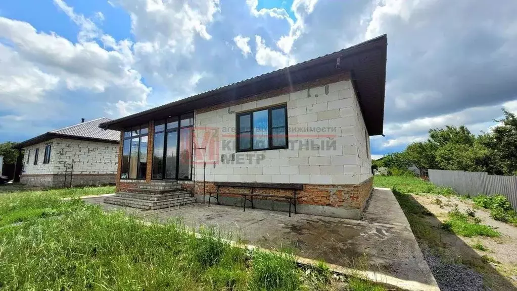Дом в Белгородская область, Старооскольский городской округ, с. ... - Фото 1