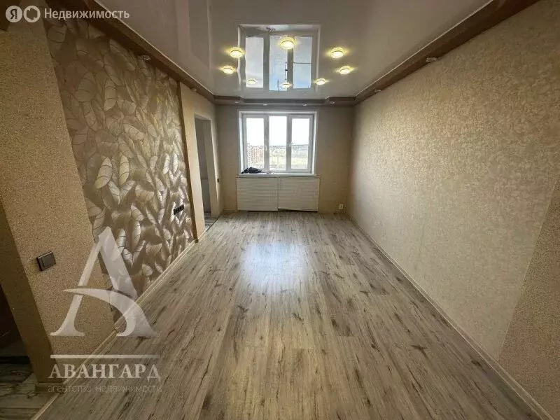 3-комнатная квартира: Клин, Клинская улица, 4к2 (67 м) - Фото 1