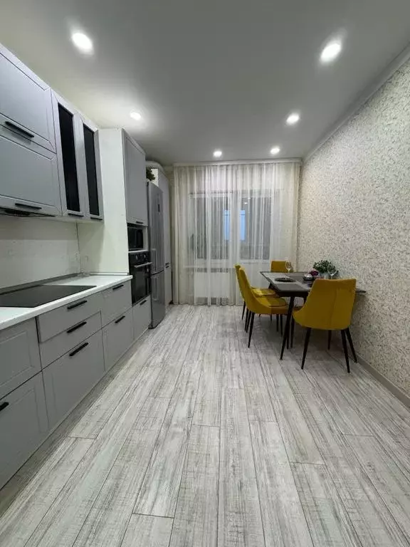 2-к кв. Астраханская область, Астрахань ул. Савушкина, 6И (70.0 м) - Фото 2