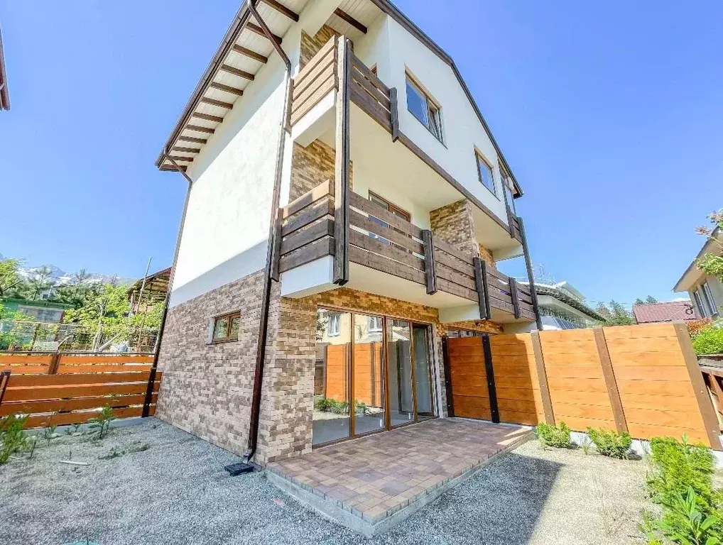 Таунхаус в Краснодарский край, Сочи Красная Поляна пгт, ул. Защитников ... - Фото 1