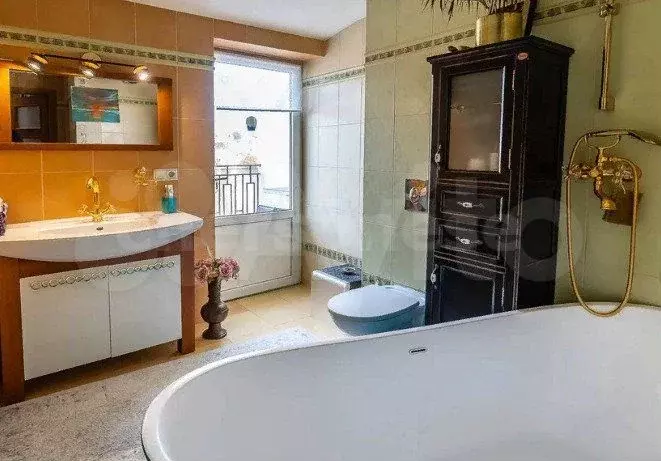4-к. квартира, 140 м, 4/6 эт. - Фото 0