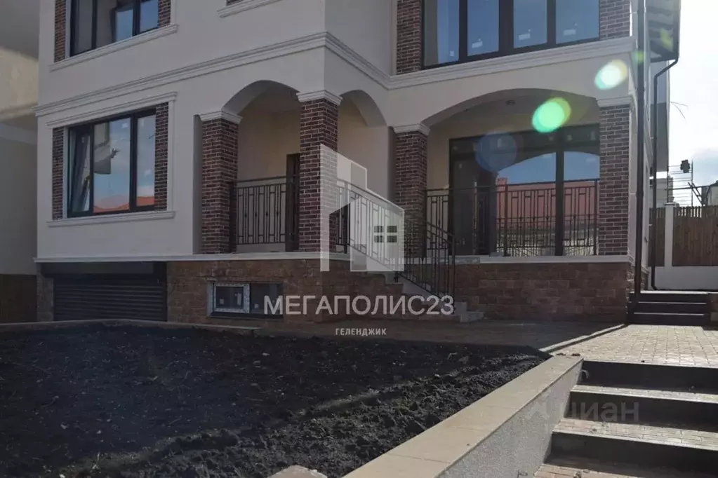 Дом в Краснодарский край, Геленджик ул. Любимова, 9А (300 м) - Фото 1