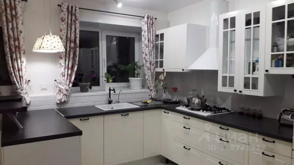 2-к кв. Татарстан, Зеленодольск ул. Космонавтов, 15 (67.7 м) - Фото 0