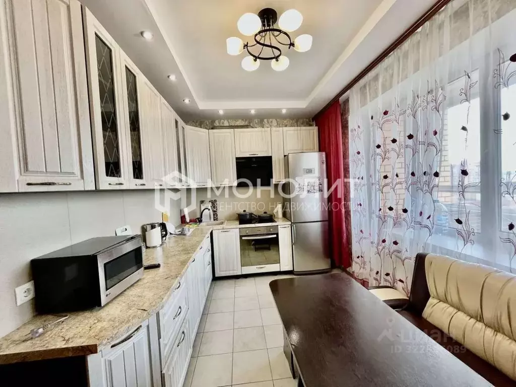 2-к кв. Белгородская область, Старый Оскол Степной мкр, 27 (75.0 м) - Фото 1