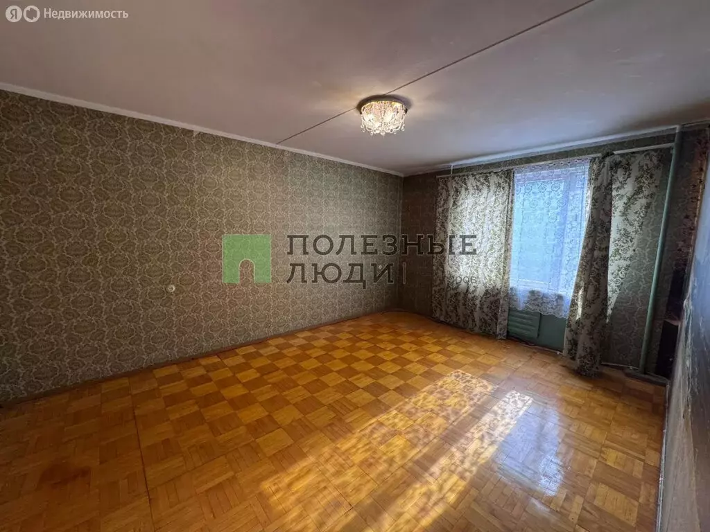 3-комнатная квартира: Ижевск, улица 10 лет Октября, 8 (54 м) - Фото 1