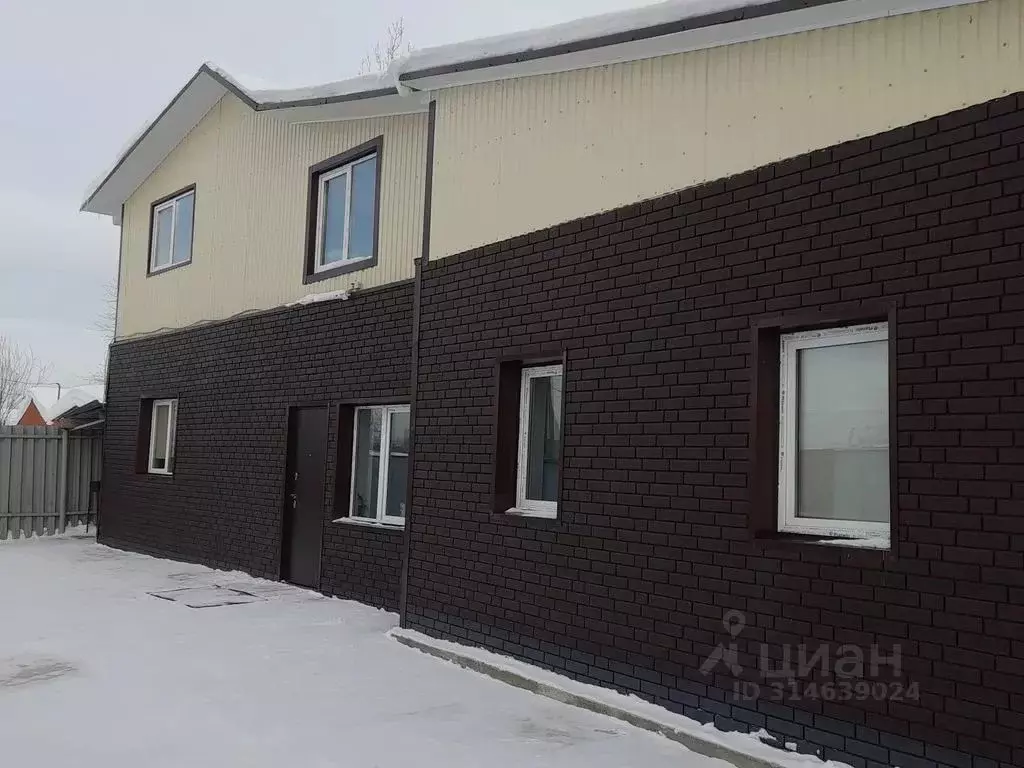 Дом в Пермский край, Губаха ул. Кутузова, 20 (150 м) - Фото 0