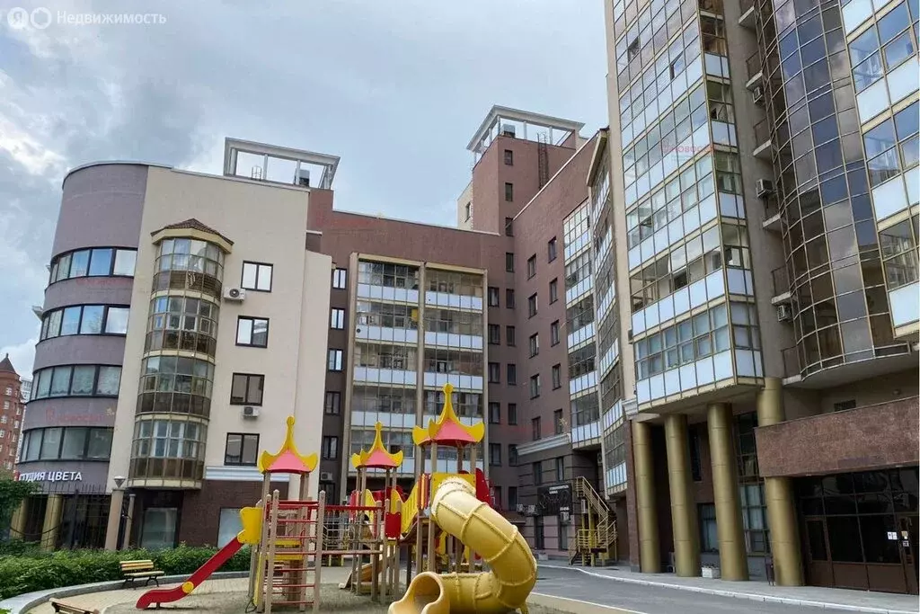 2-комнатная квартира: Екатеринбург, улица Белинского, 32 (73 м) - Фото 1