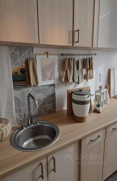 3-к кв. Омская область, Омск пос. Амурский, ул. Нахимова, 61 (66.1 м) - Фото 1