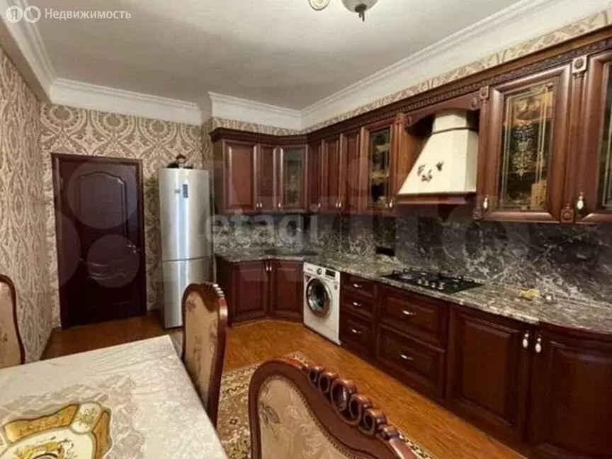 3-комнатная квартира: Махачкала, улица Заманова, 47Д (78 м) - Фото 0