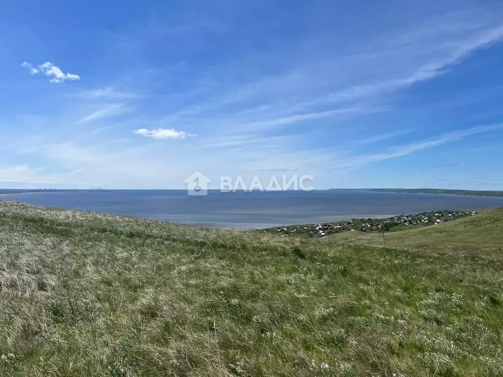 Дом в Саратовская область, Вольский район, Широкобуеракское ... - Фото 0