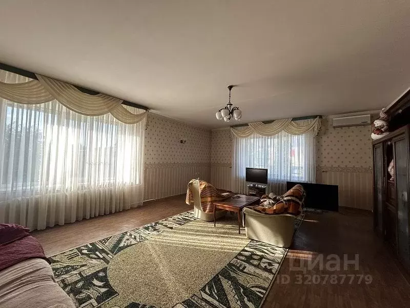 3-к кв. Воронежская область, Россошь Пролетарская ул., 116 (122.0 м) - Фото 1